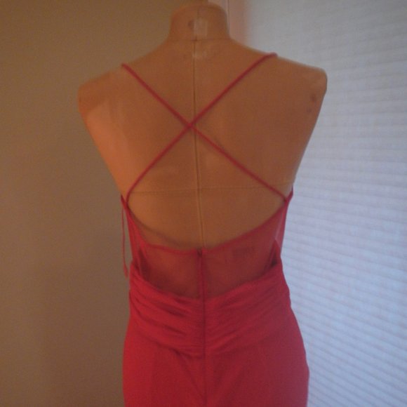 Red Formal Gown - Cache Size 8 - Picture 4 of 7
